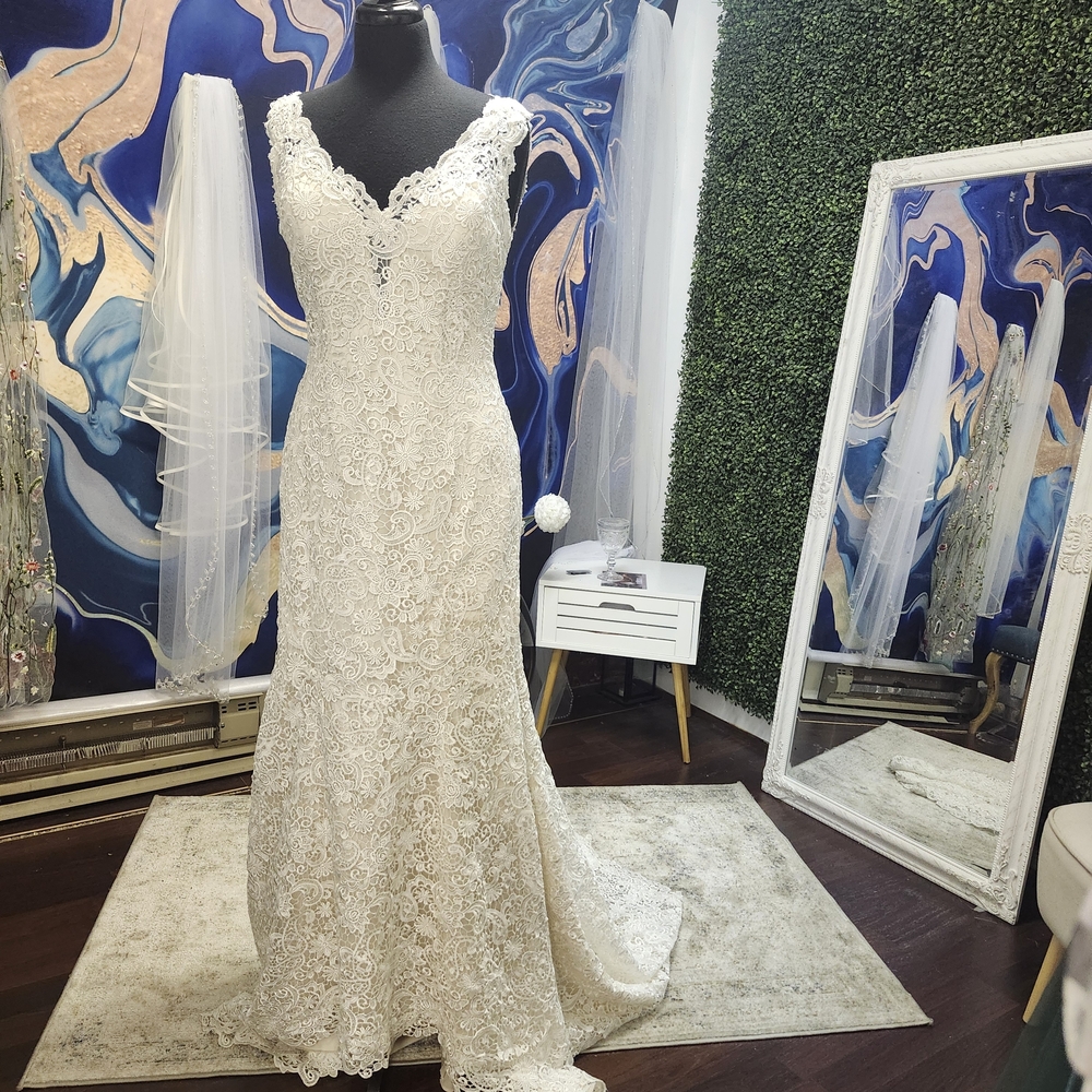 Elegant Lace Wedding Dress